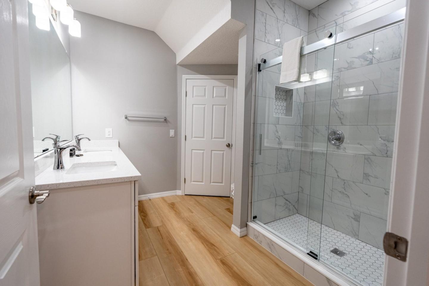 Mario & Moana — Master Bathroom